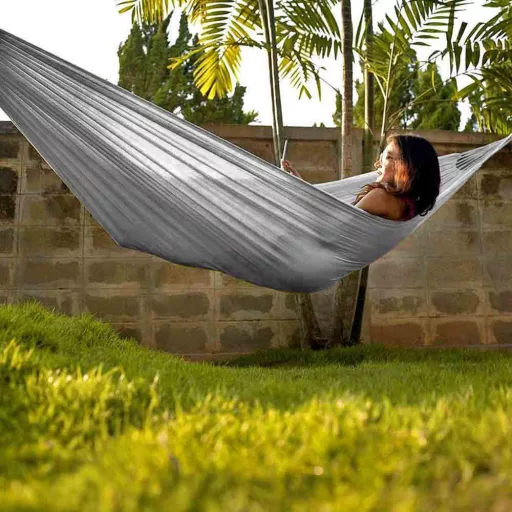 Amaca portatile per 2 persone - Grigia, compatta con borsa di stoccaggio, ideale per il relax all'aperto e al chiuso