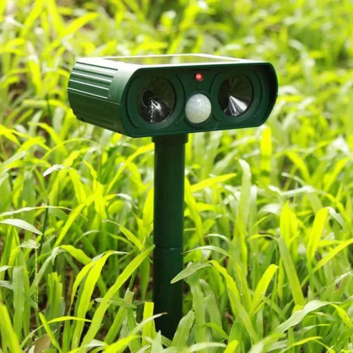 Repellente per animali solare con sensore di movimento a infrarossi e suono ultrasonico