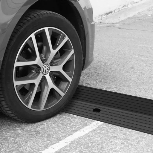 Rampe di soglia in gomma resistente - Capacità di carico di 2000 kg, design antiscivolo