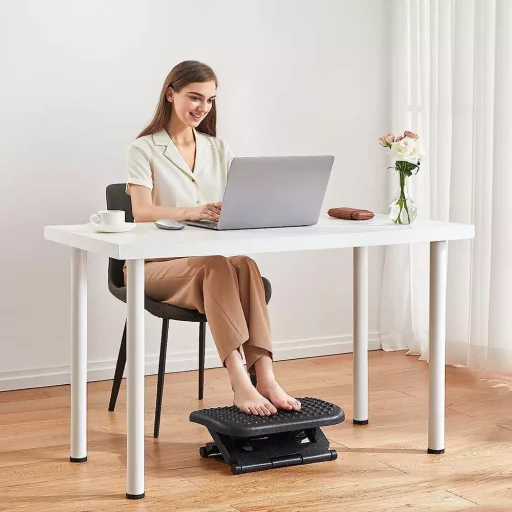 Poggiapiedi ergonomico regolabile per ufficio con superficie antiscivolo