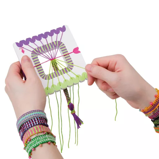 Kit per la creazione di braccialetti colorati con perline e modelli
