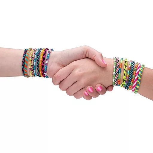 Kit per la creazione di braccialetti colorati con perline e modelli